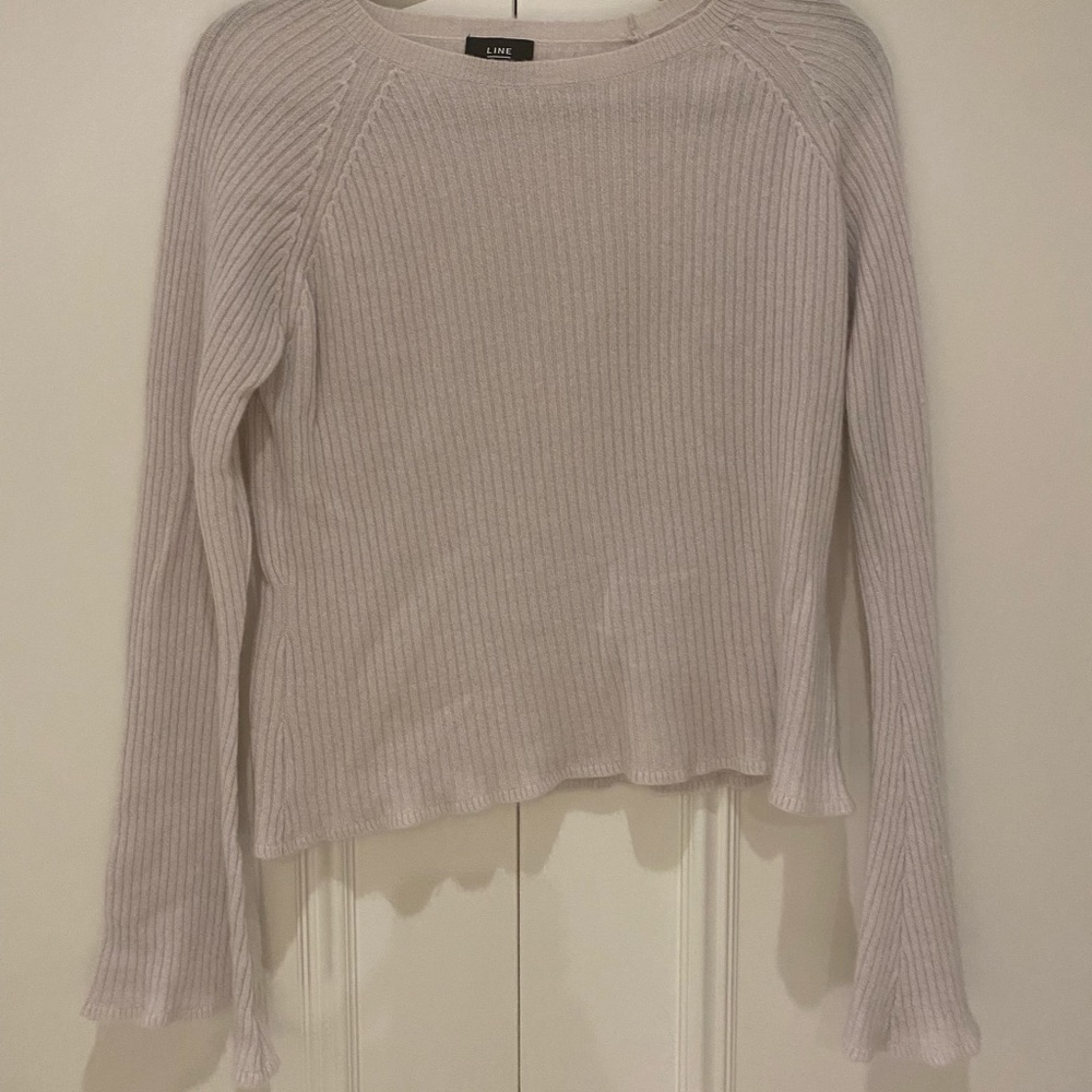 LINE Cashmere Sweater w. Flared Sleeves